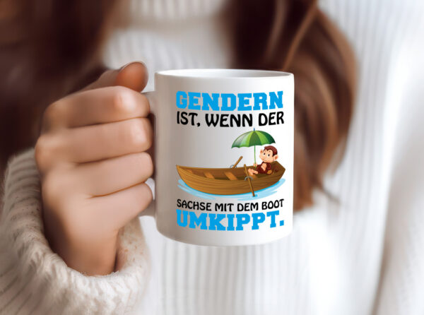 Der Sachse Kippt um - Tasse Weiss - Kaffeetasse / Geschenk / Familie