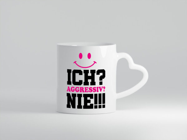Ich? Aggressiv? Nie!!! - Herzhenkel Tasse - Kaffeetasse / Geschenk / Familie