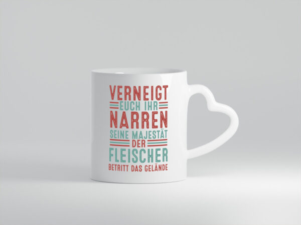 Verneigt euch: Fleischer | Schlachterei - Herzhenkel Tasse - Kaffeetasse / Geschenk / Familie